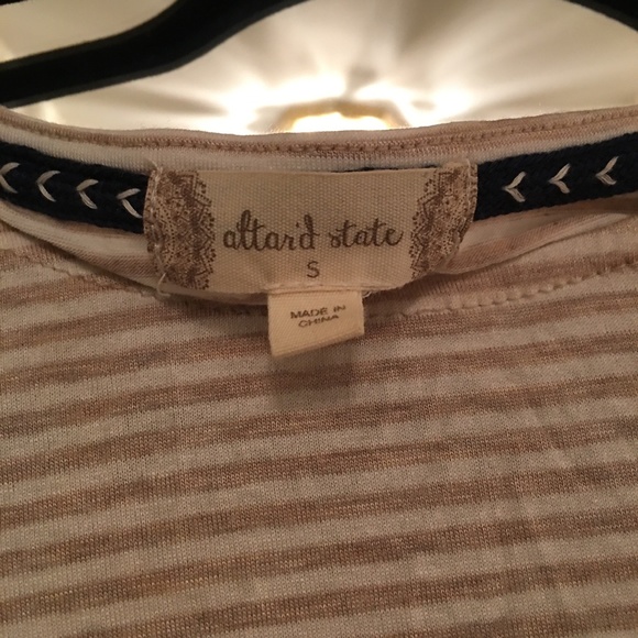 Tops - Picture 3 of 4